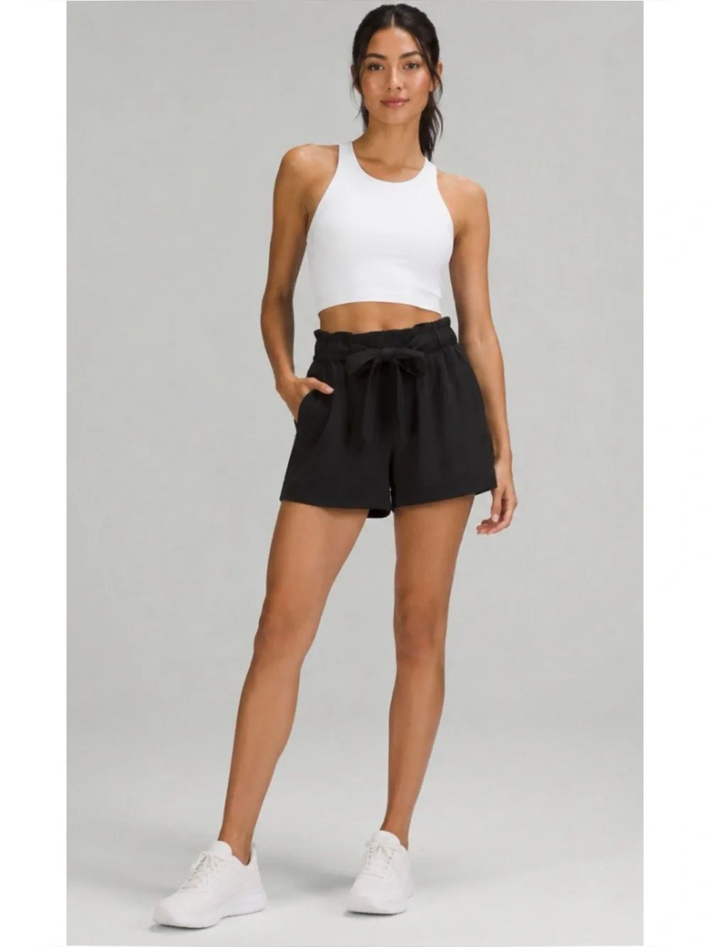 Lululemon Noir Short 5.5" in Black Size 6
